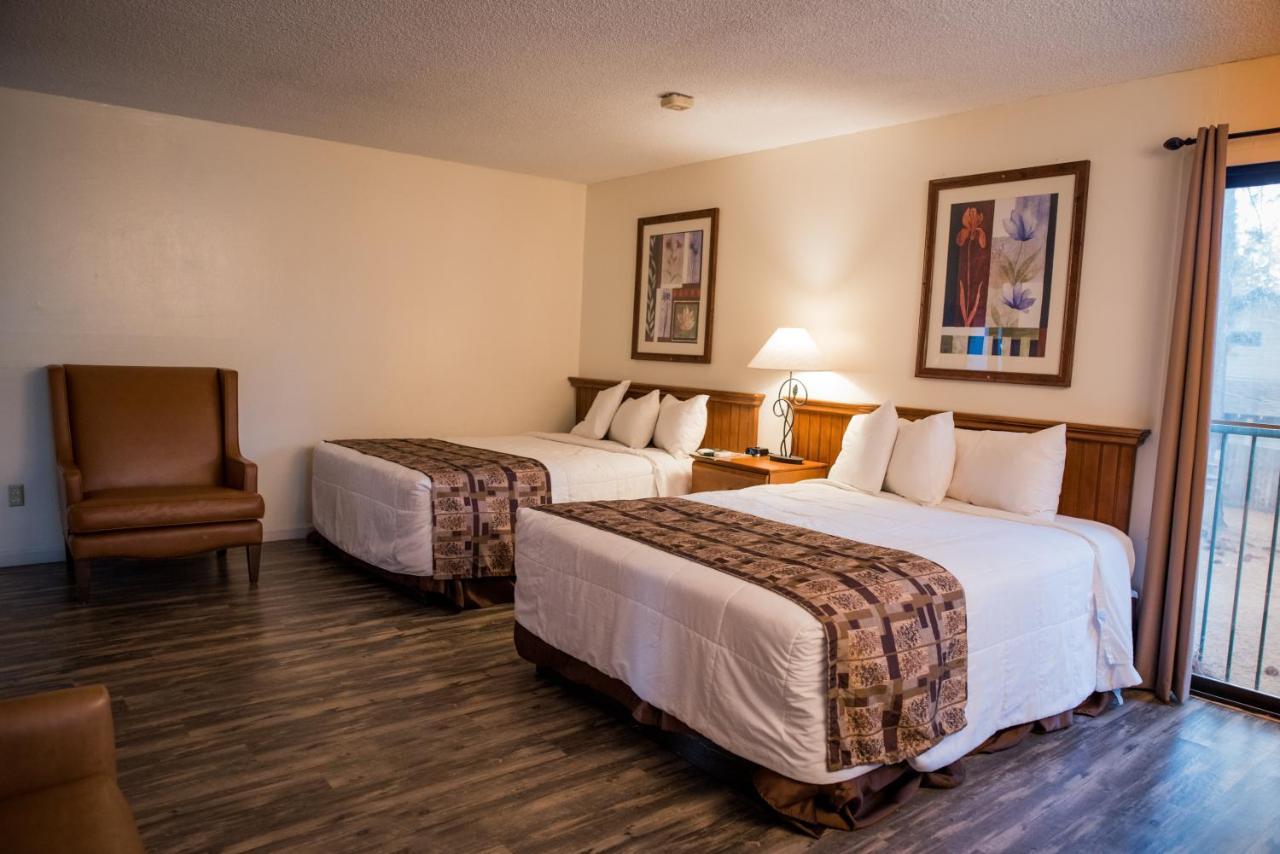 Deluxe Queen Room Two Queen Beds Kitchen