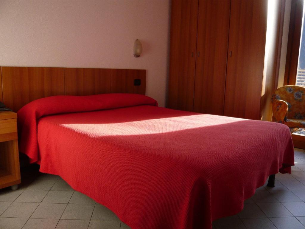 Camera Matrimoniale Small con Letto alla Francese
