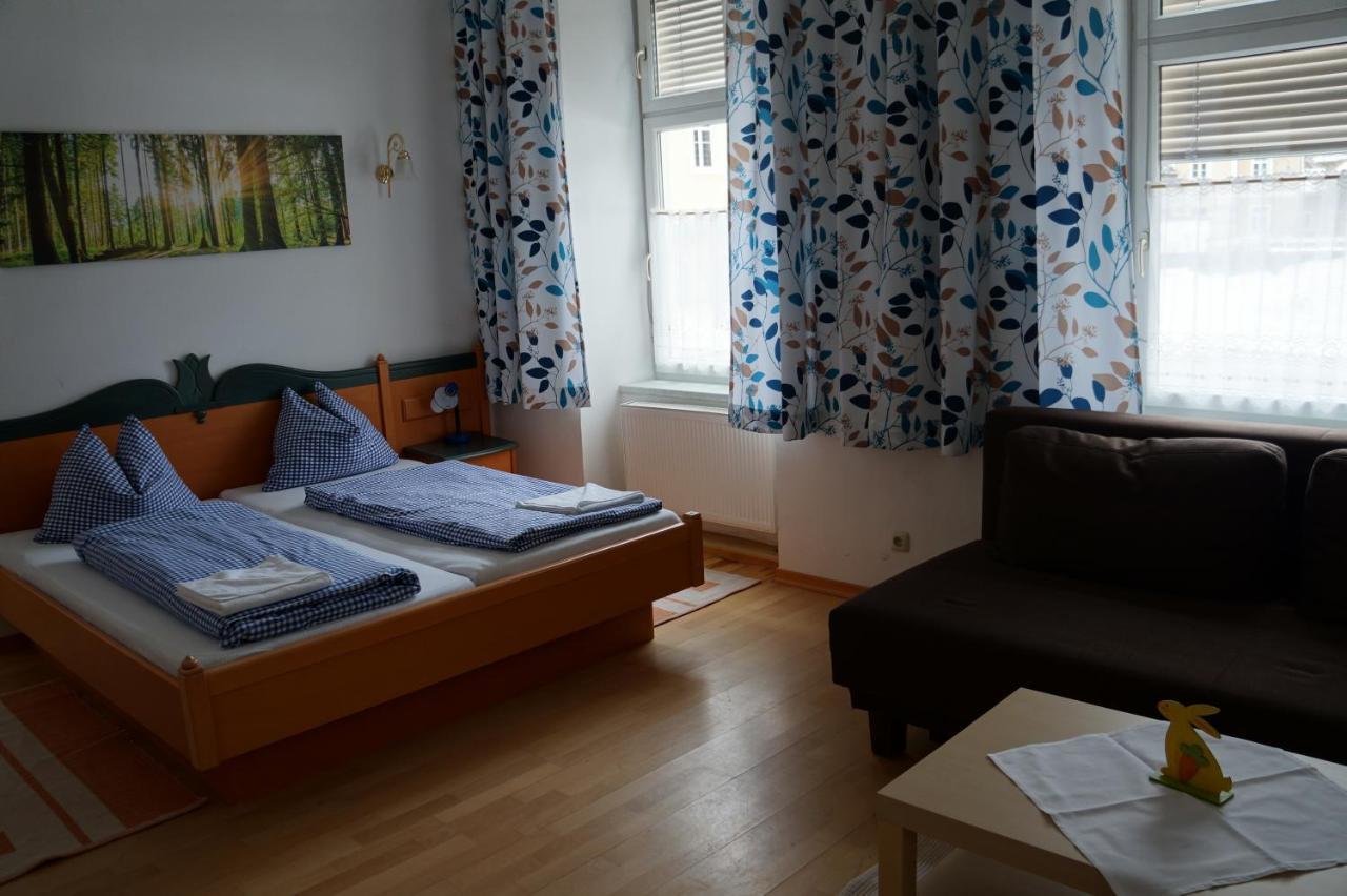 Family Room,770101537:JPEG