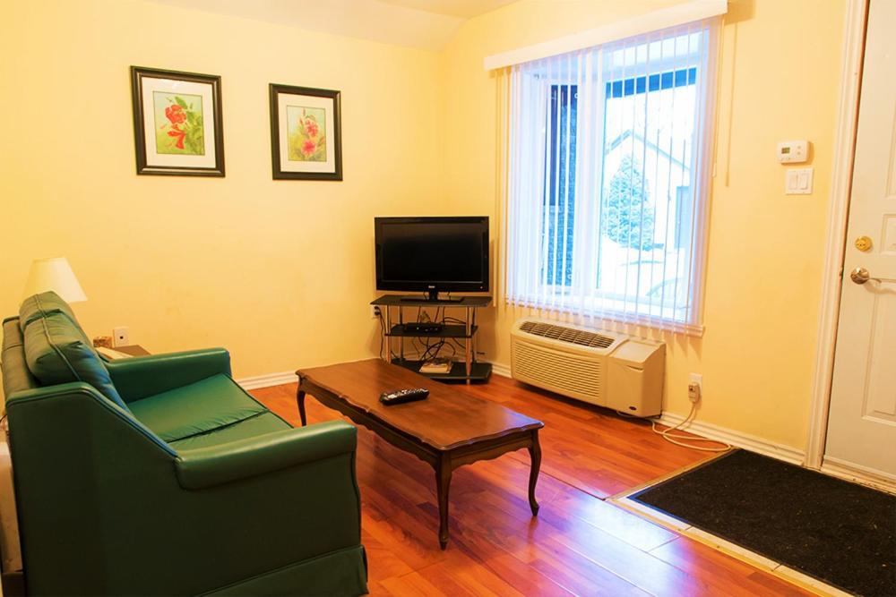 One-Bedroom Suite with Kitchenette