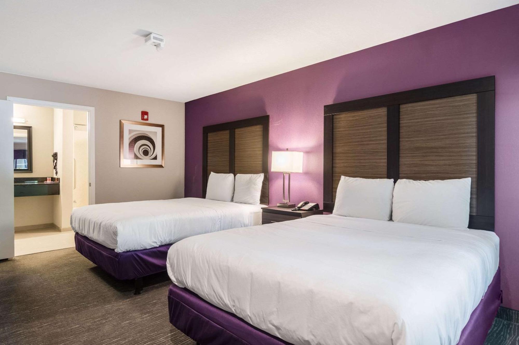 Queen Room with Two Queen Beds - Smoking
