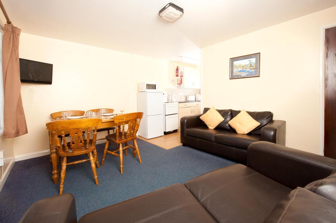 2 Bedroom Bronze Apartment Room