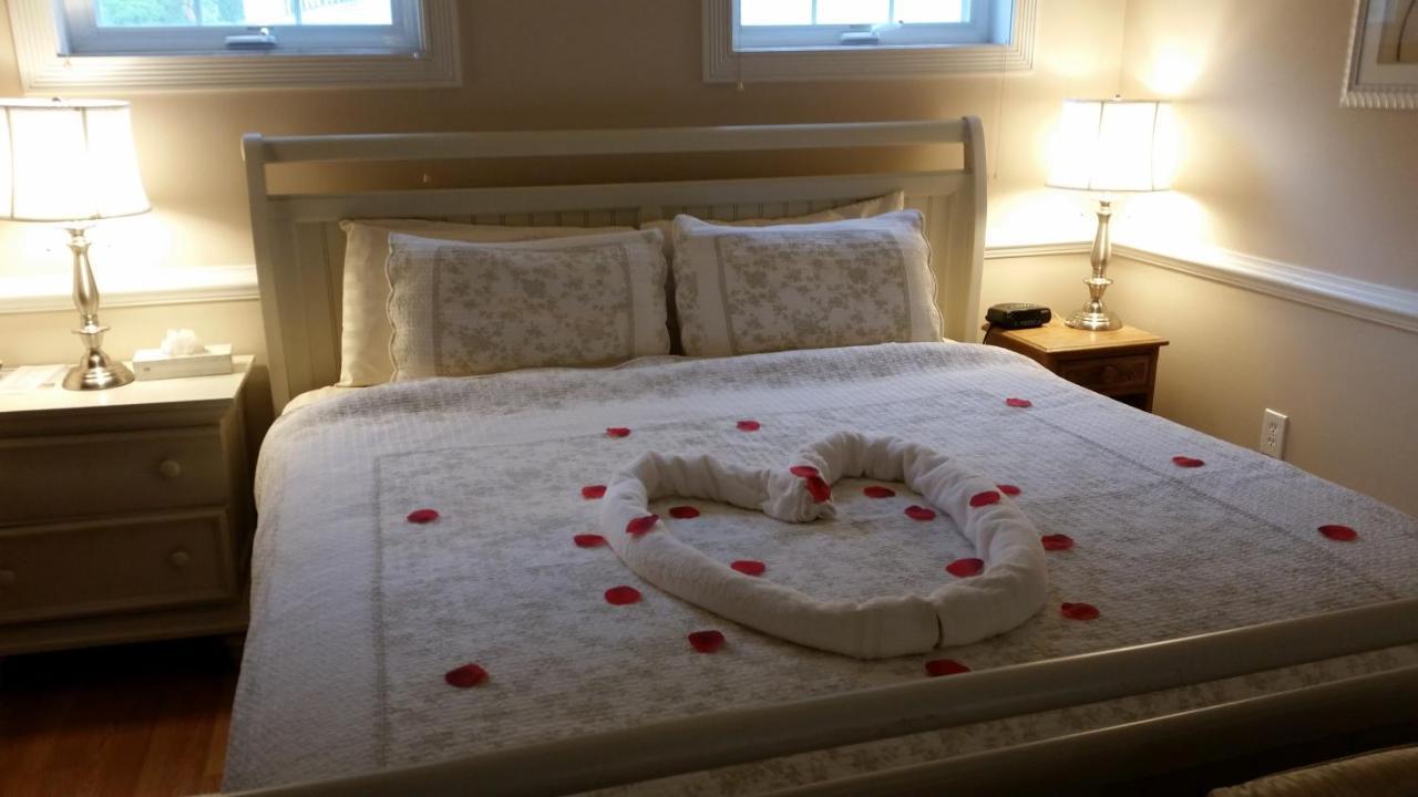 Honeymoon Suite