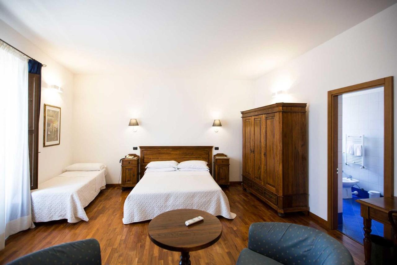 Quarto Duplo ou Twin Deluxe com Vista Praça