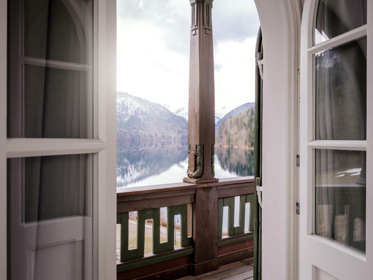 Deluxe Room Lake View Alpenrose