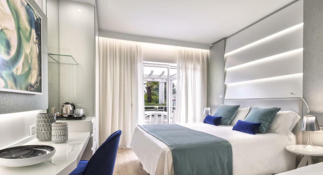 Luxury Sea View with Sofa Bed