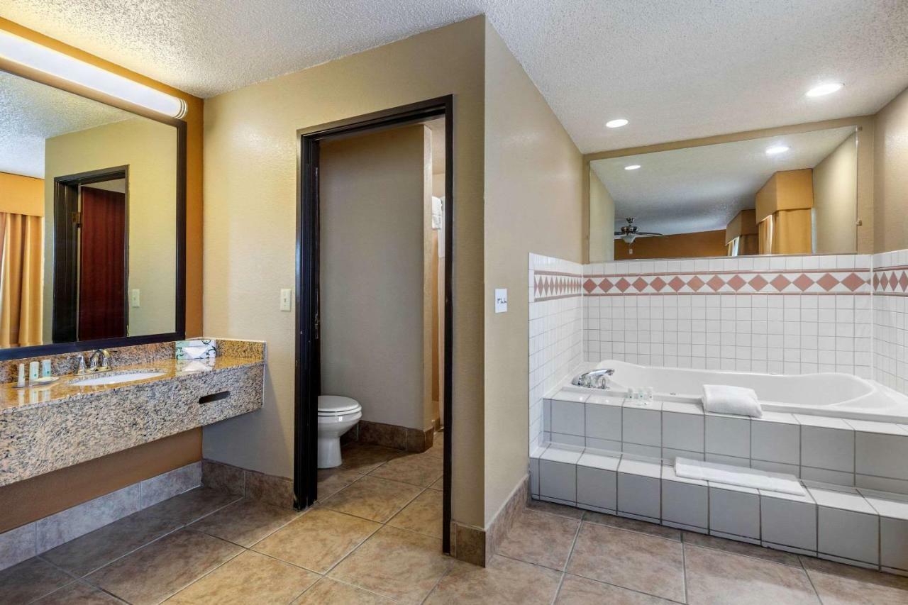 Executive King Suite - Non-Smoking