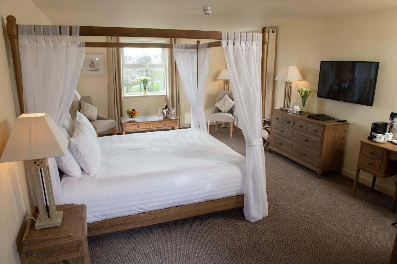 Executive Four Poster Suite