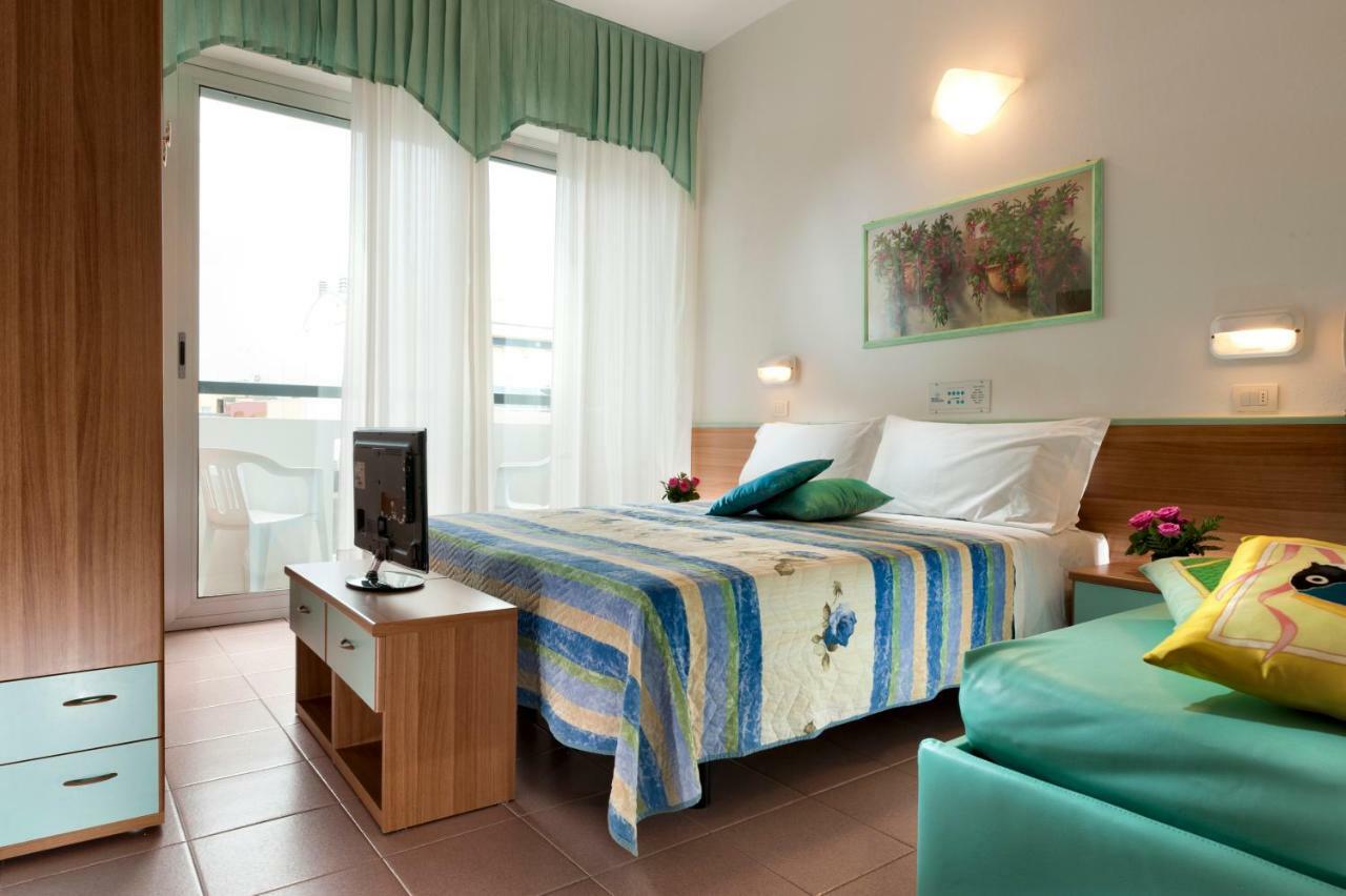 Triple Room,786322443:JPEG