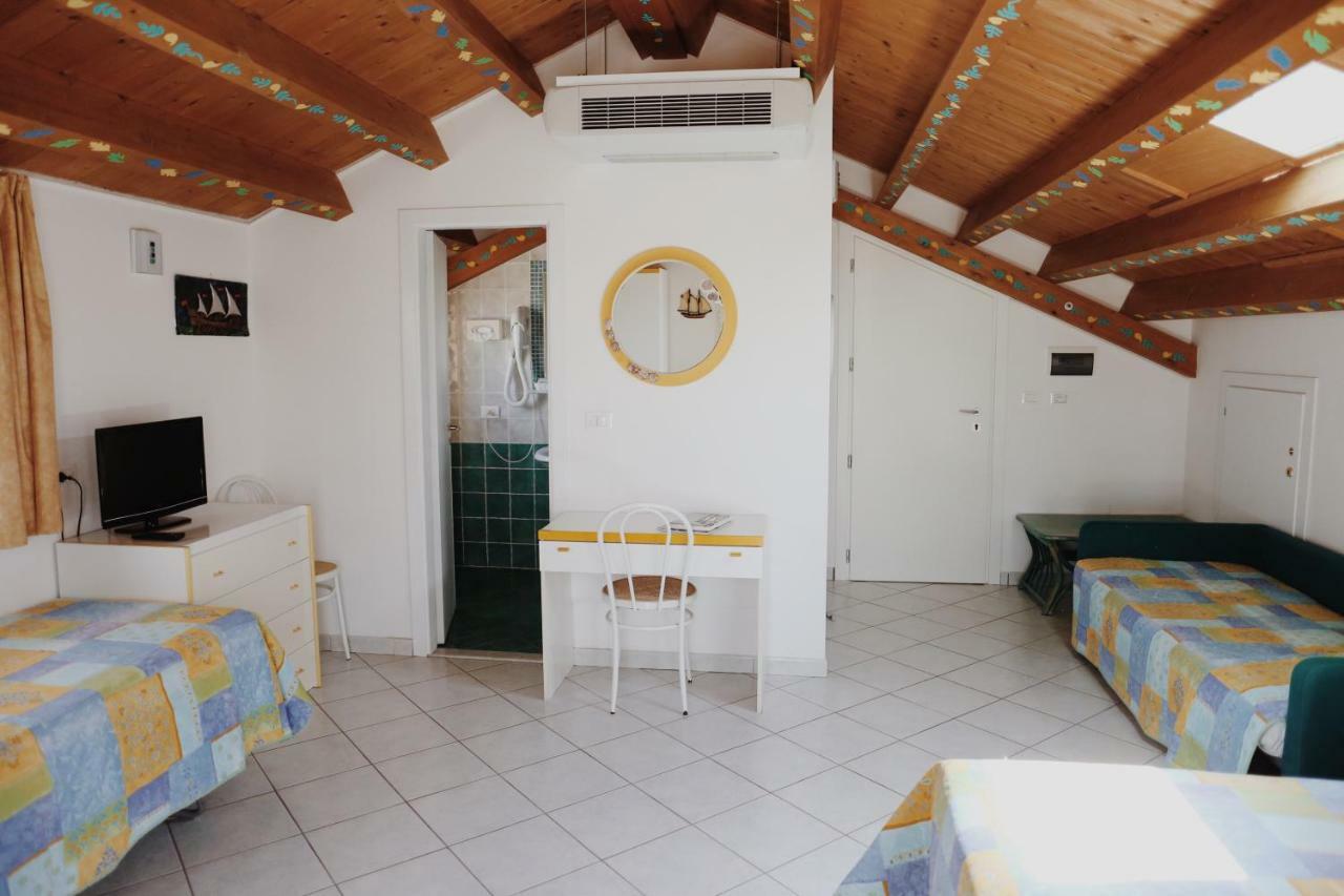 Standard Family Room,789977907:JPEG
