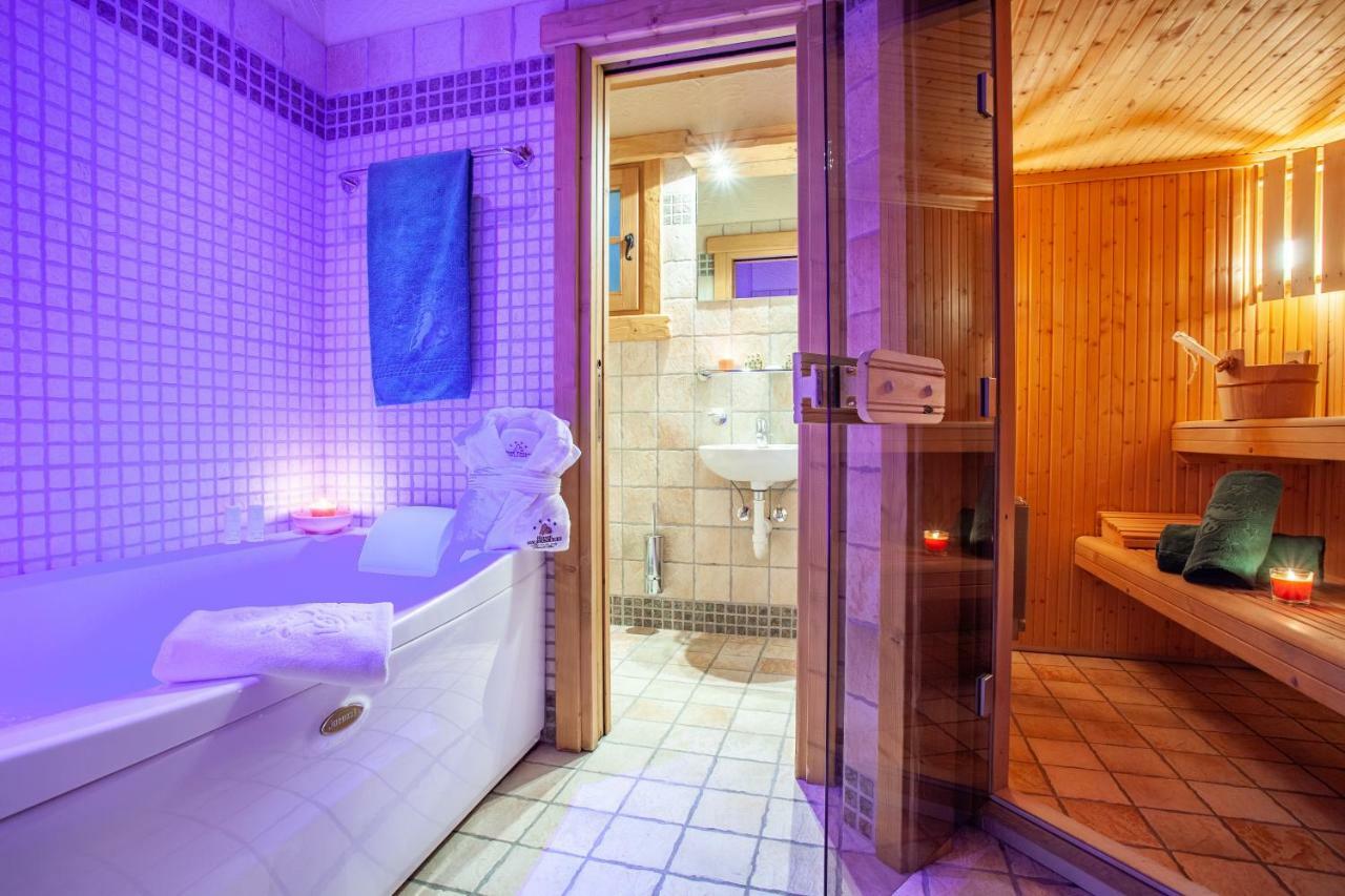 Romantic Chalet,790117359:JPEG