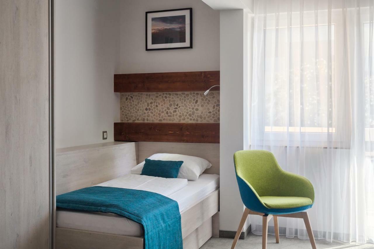 Dreibettzimmer mit Balkon