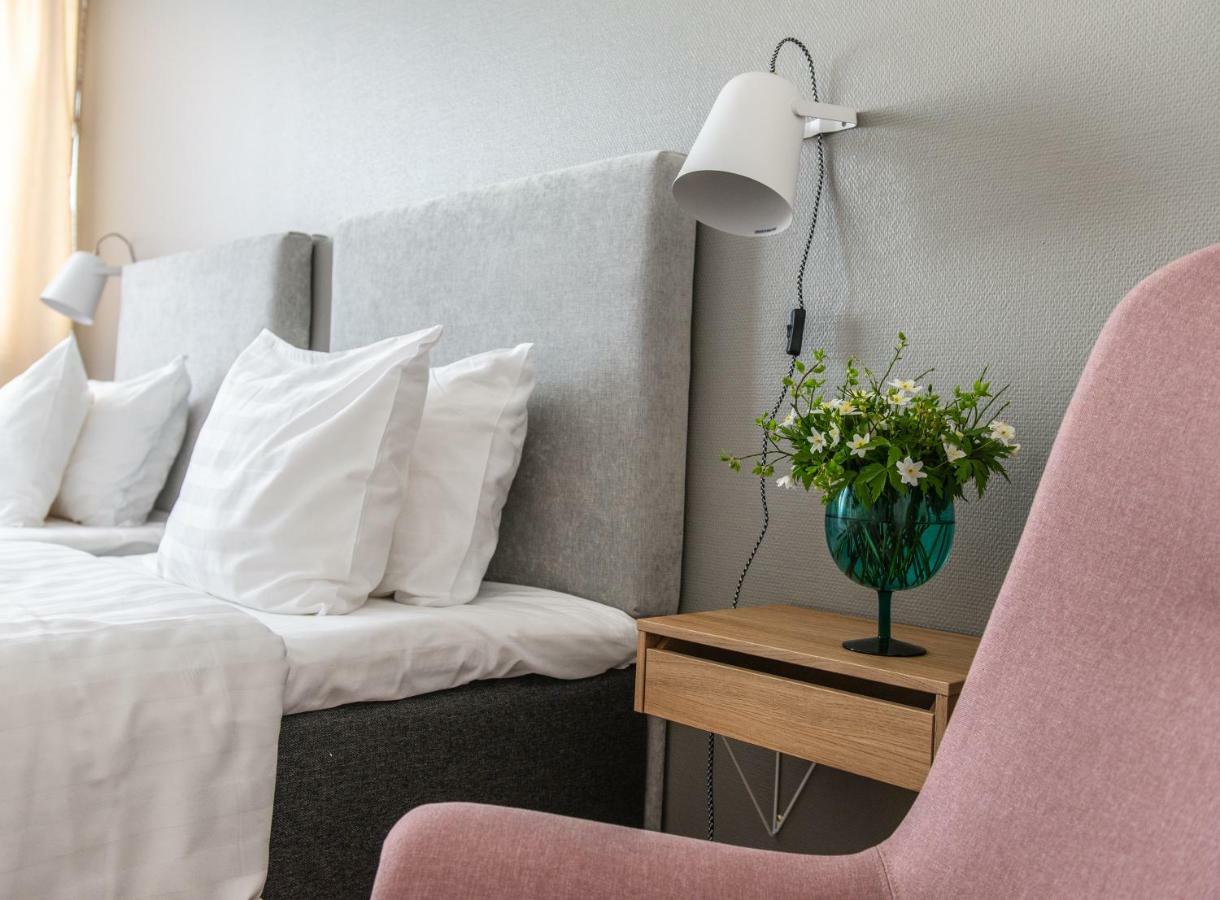 Connecting Rooms
