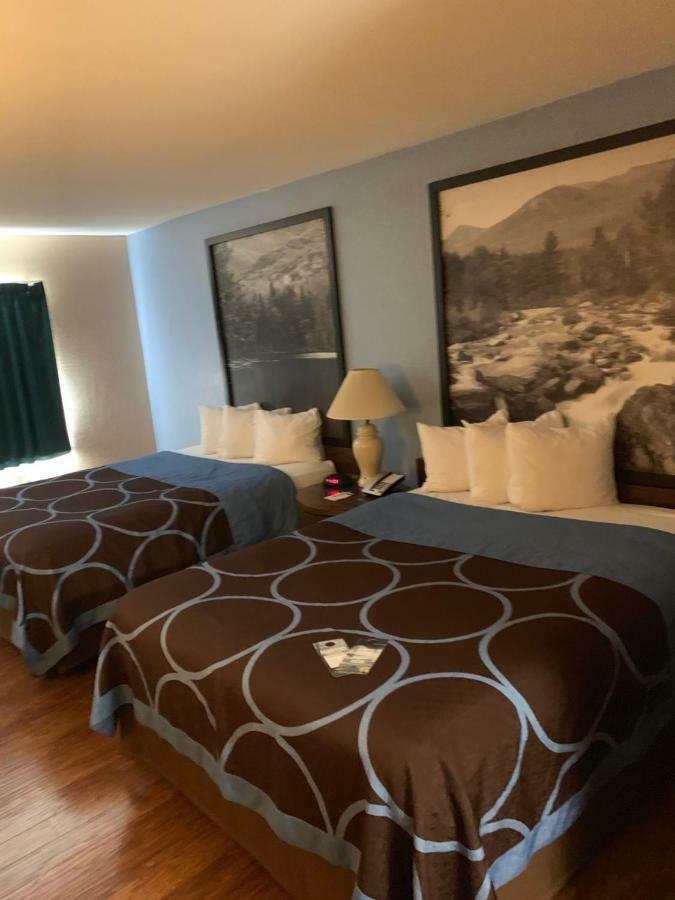 Double Room Two Double Beds Pet Friendly or Non-Smoking