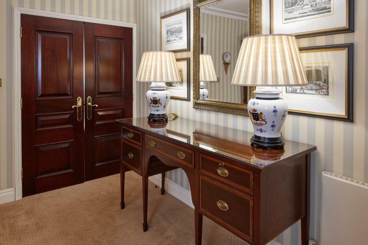 Deluxe Two-Bedroom Apartment