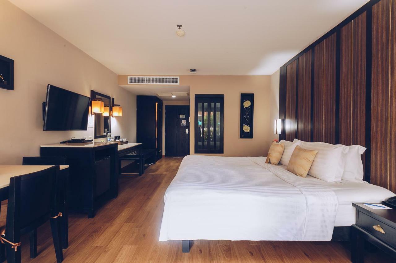 Deluxe Double or Twin Room Spa Bath,791827449:JPEG