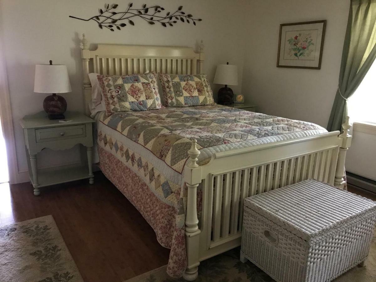 Deluxe Queen Suite