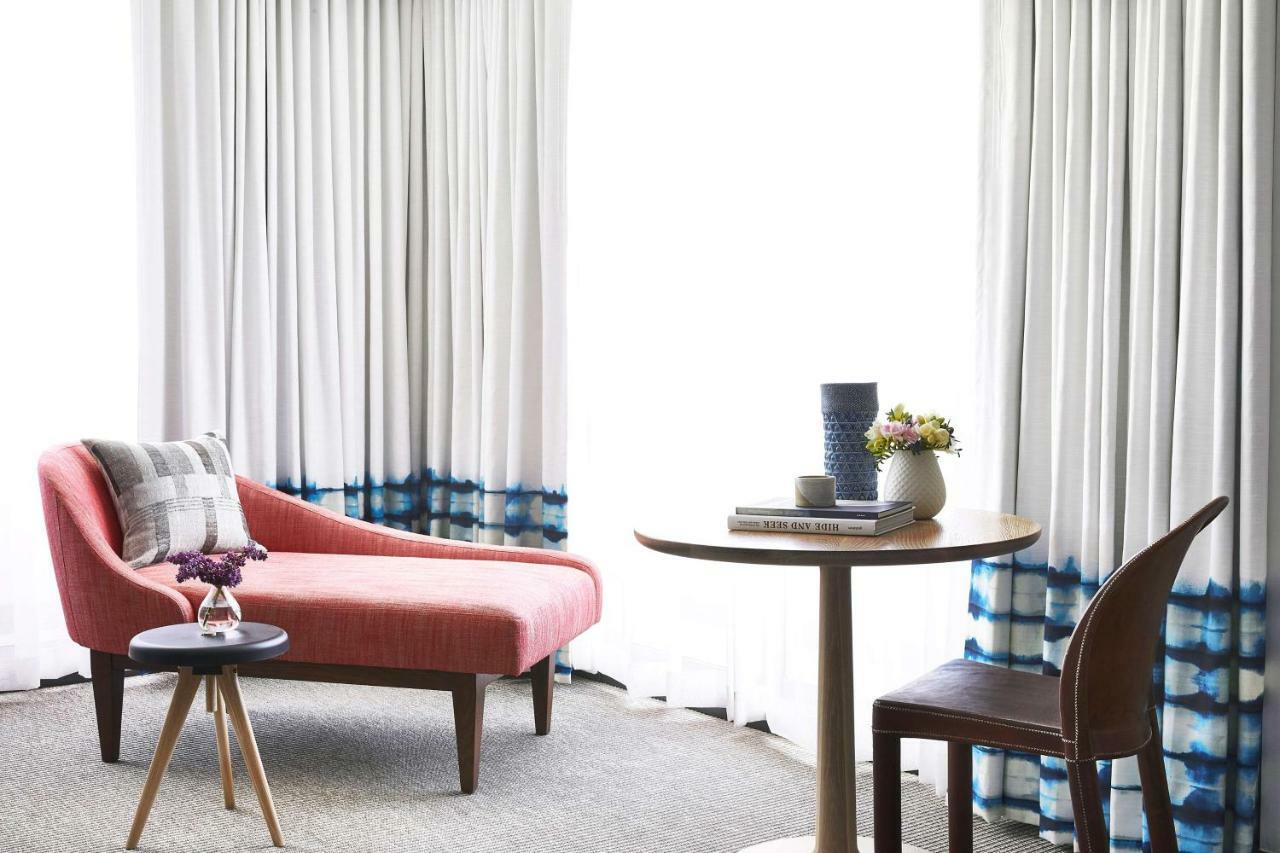 Corner King Room