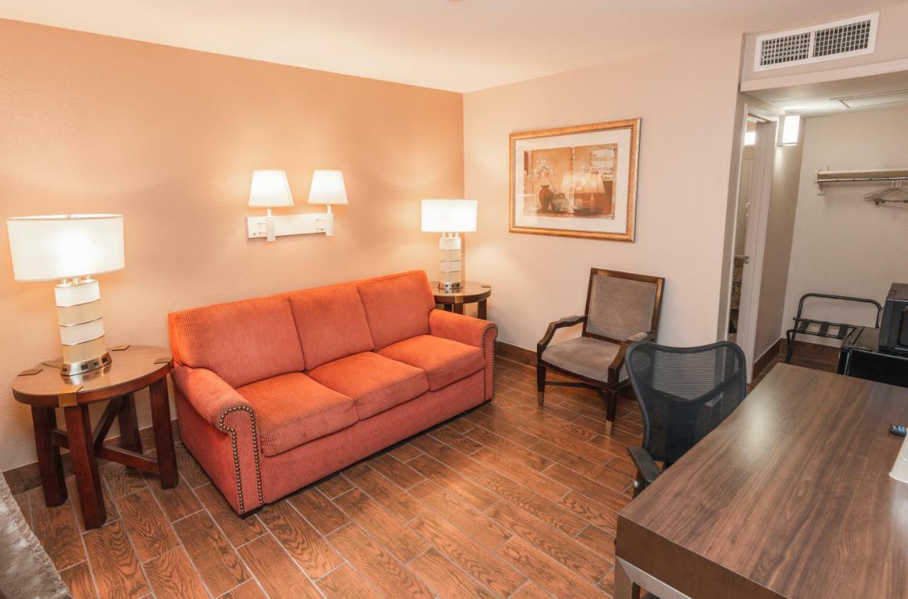 Double Suite with Two Double Beds - Non-Smoking