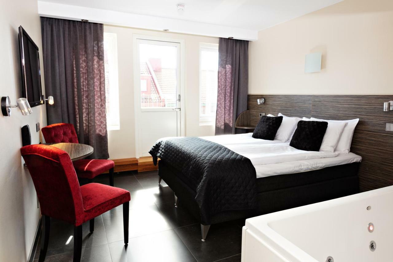 Deluxe Double Room with Jetted Tub