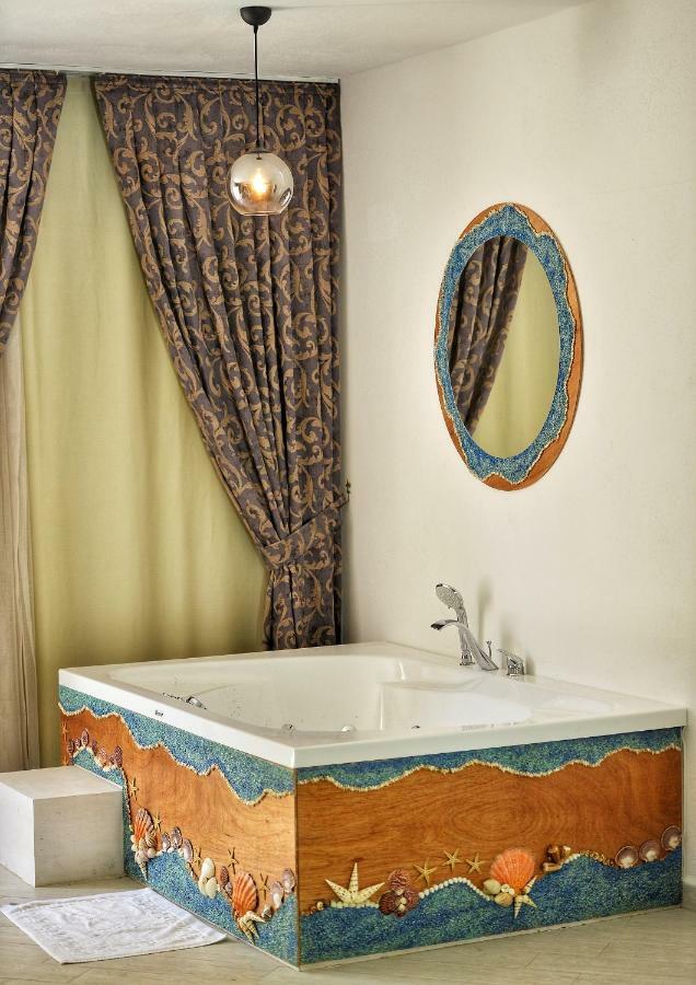 Honeymoon Room
