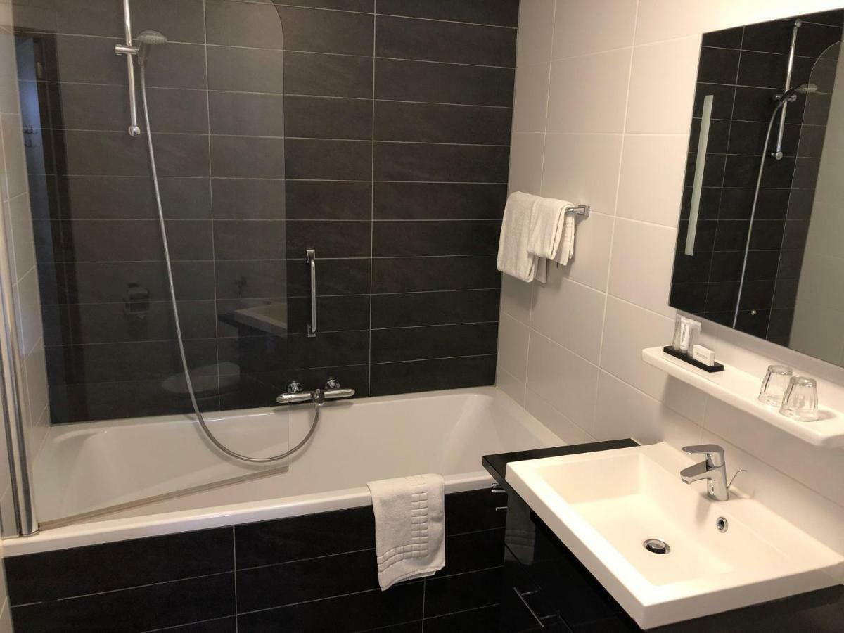 Tweepersoonskamer met 1 of 2 Bedden en een Bad