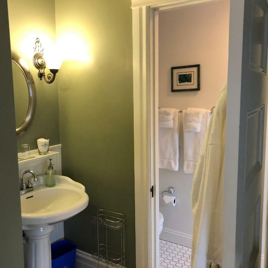 Queen Room,1146658717:JPEG