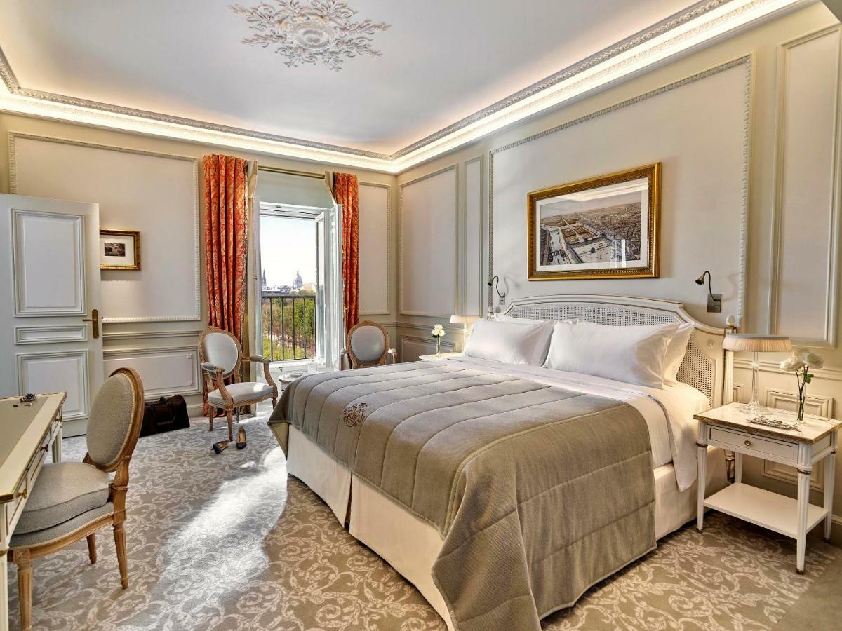 Executive Suite Eiffel view,807098589:JPEG