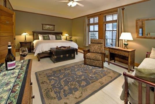 Family Room with Garden View