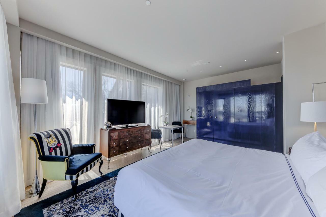 Classic Room City View