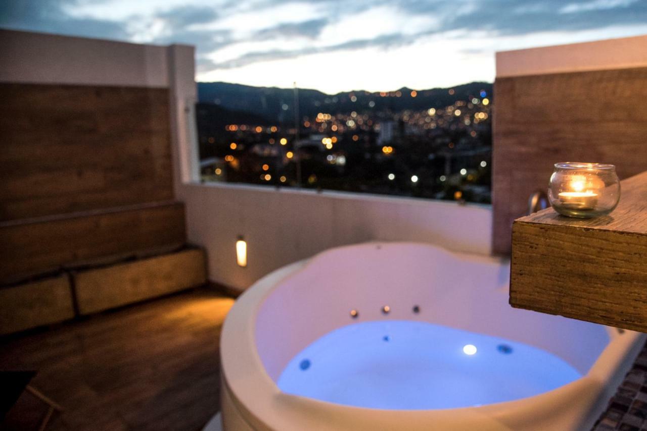Deluxe King Suite