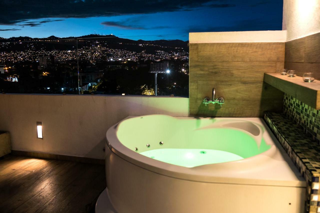 Deluxe King Suite