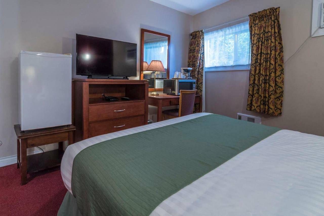 Standard Queen Room