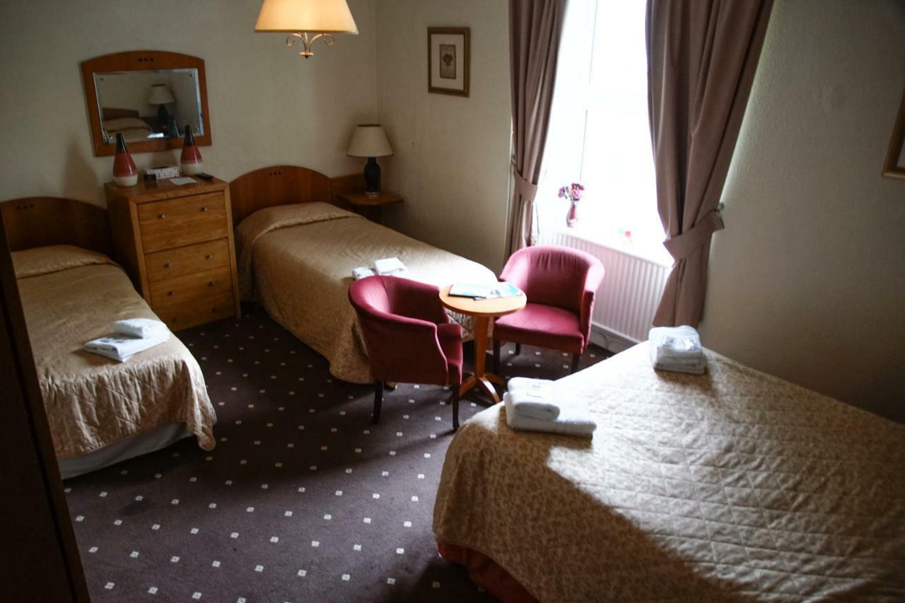 Family Room (2 Adults + 2 Children)