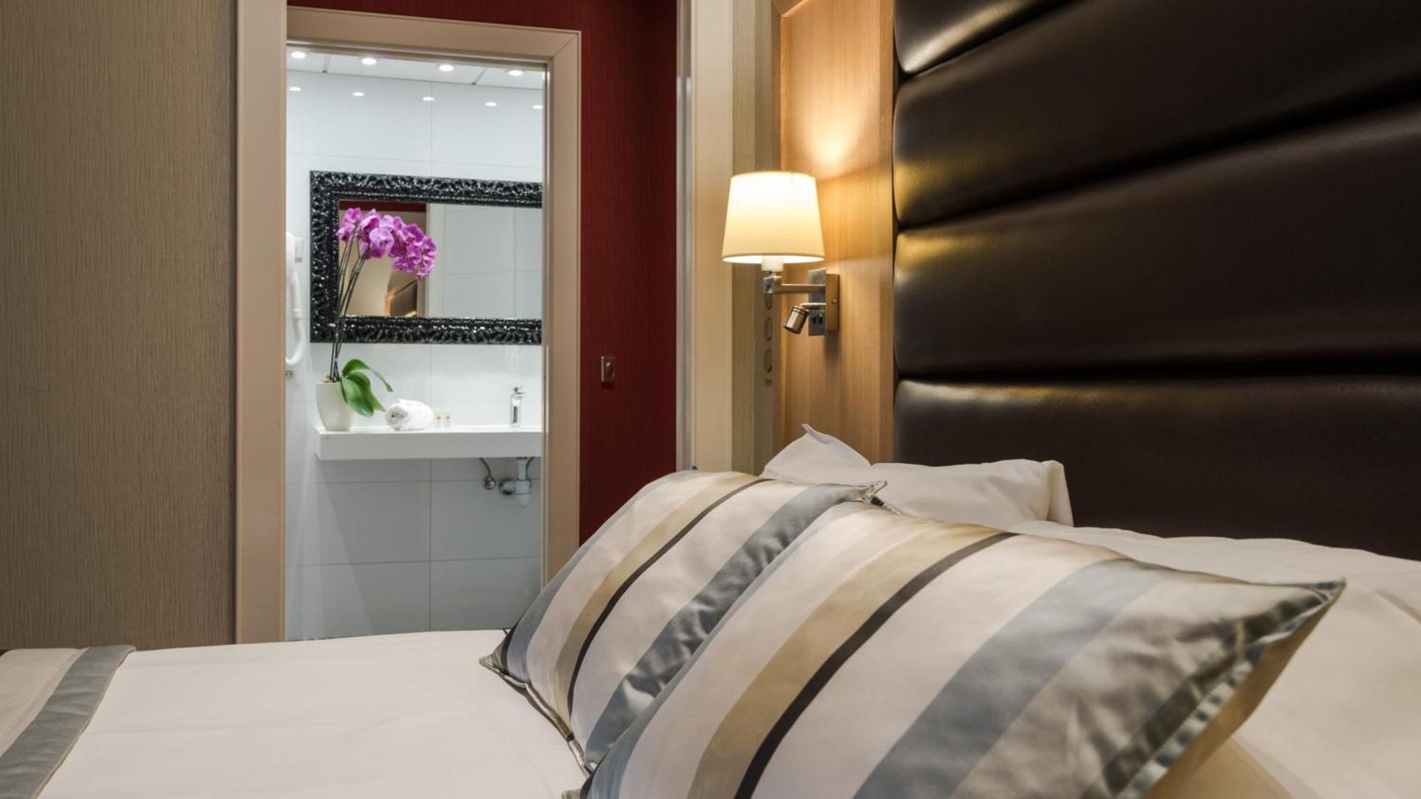 Deluxe Double Room,1279238203:JPEG