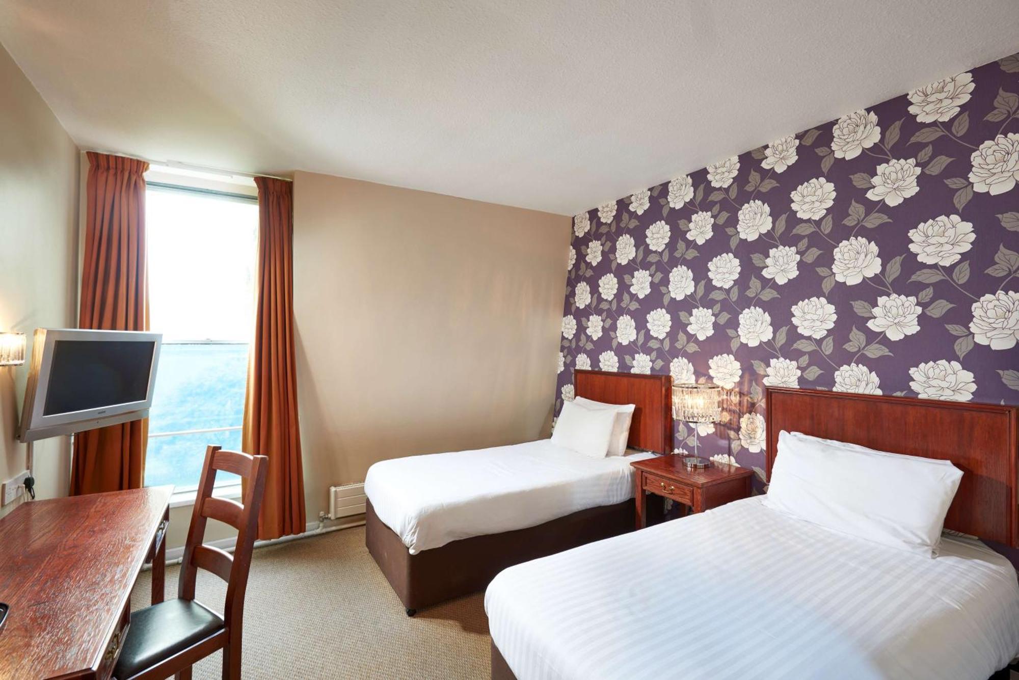Standard Double Room with Two Single Beds - Non-Smoking