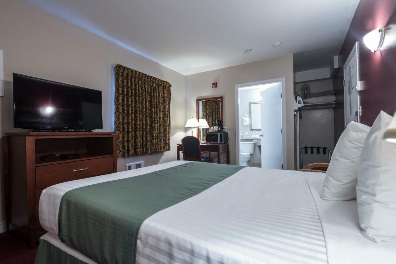 Standard Queen Room
