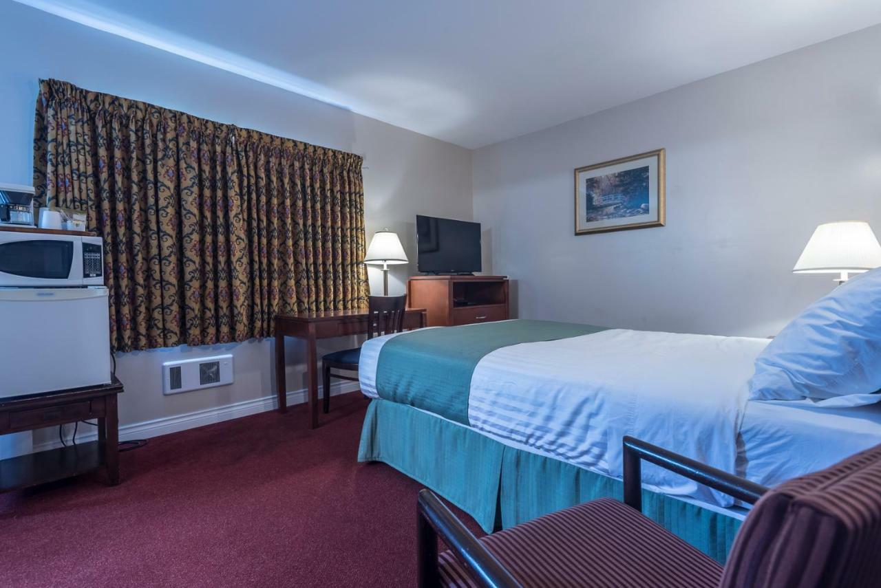 Standard Queen Room