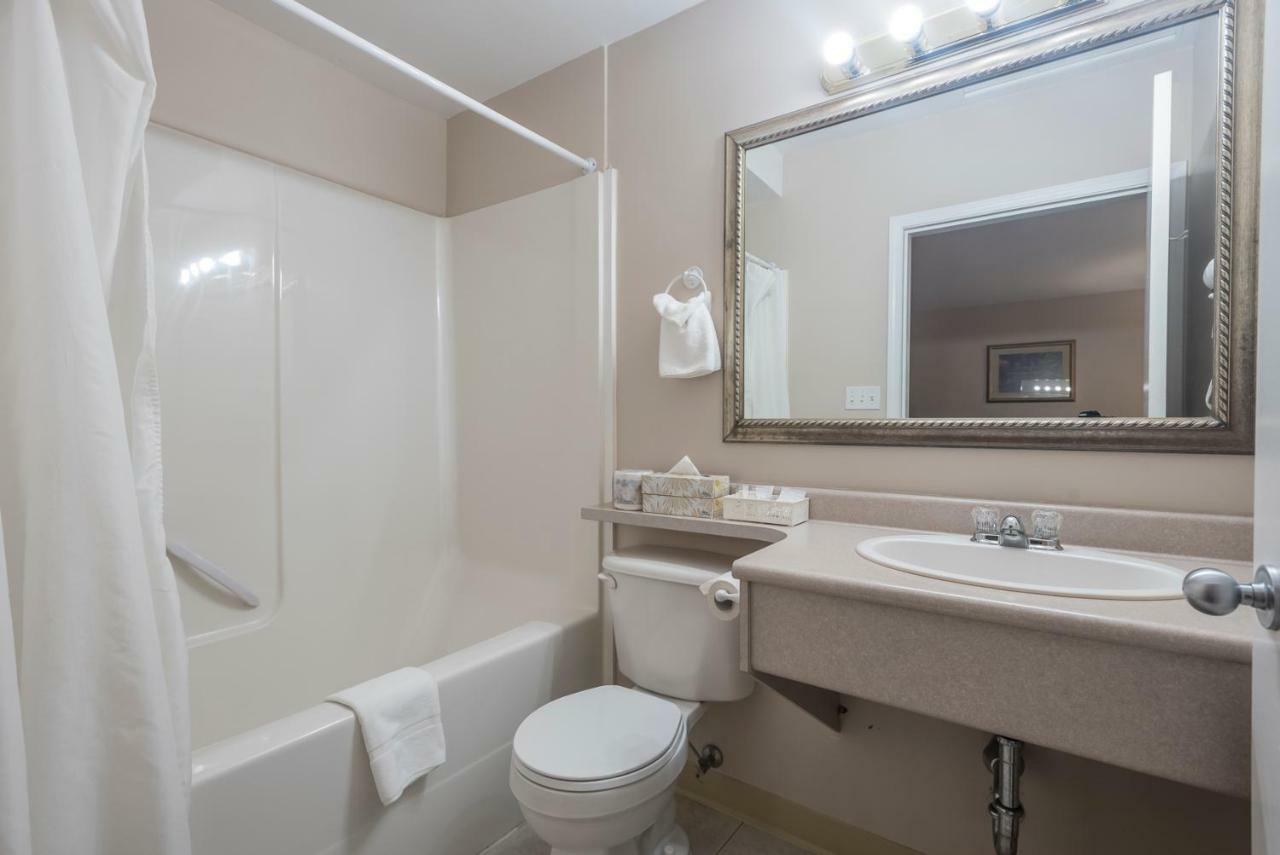 Standard Queen Room