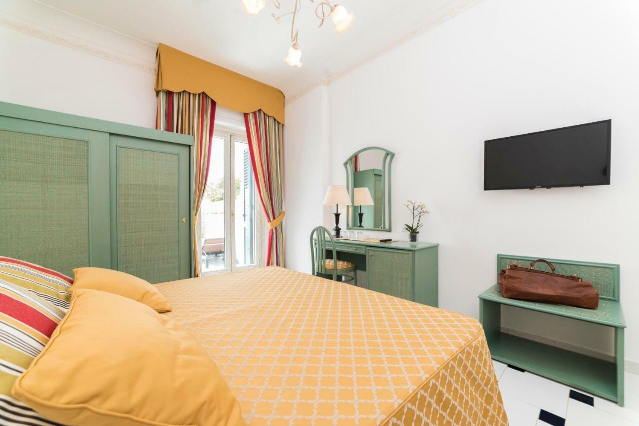 Triple Room with Sea View