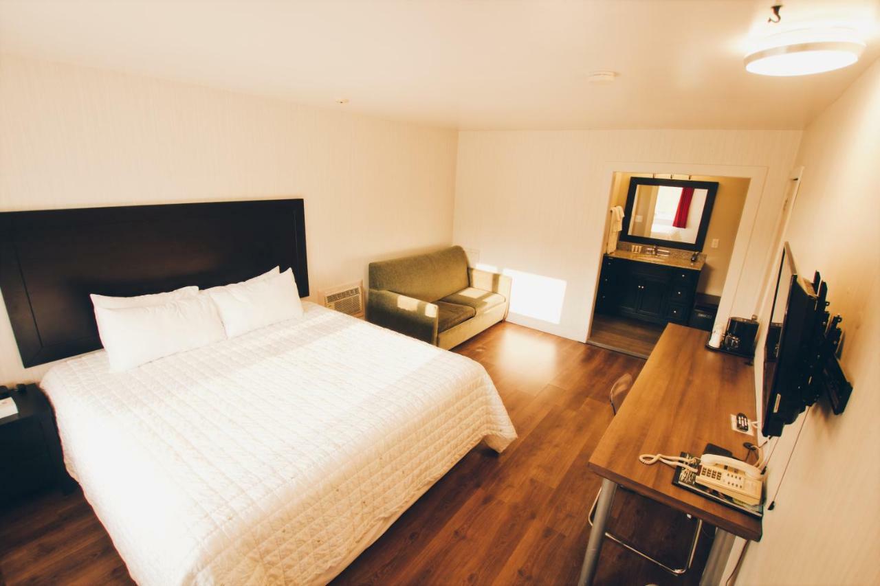 King Room with Sofa Bed - Non-Smoking