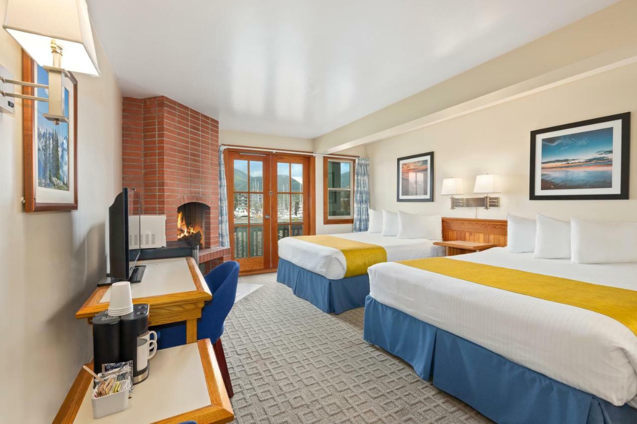 Two Queen Water View Room (Pet-Friendly)