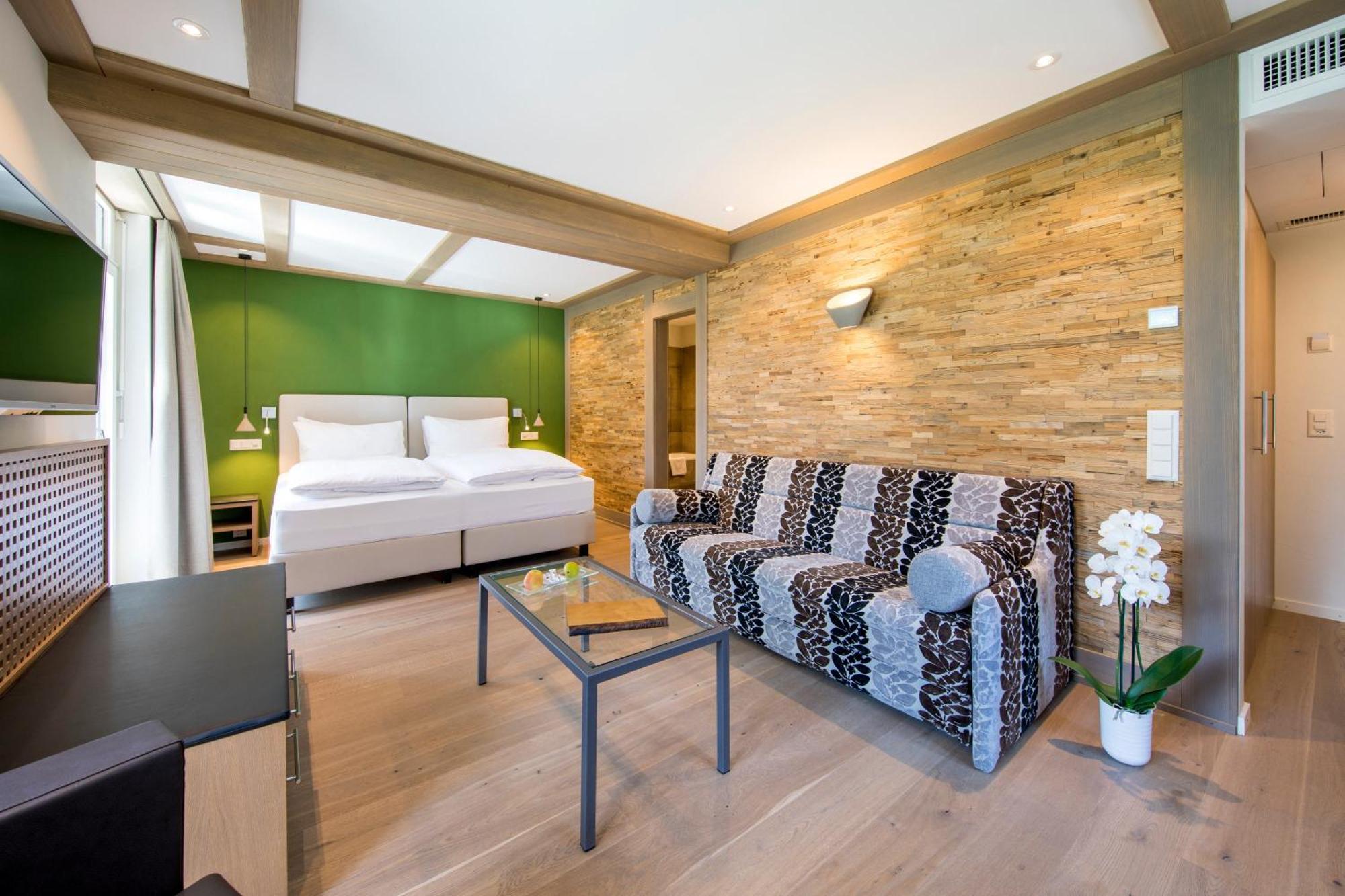 Deluxe Double or Twin Room Eiger View A or C,985841254:JPEG