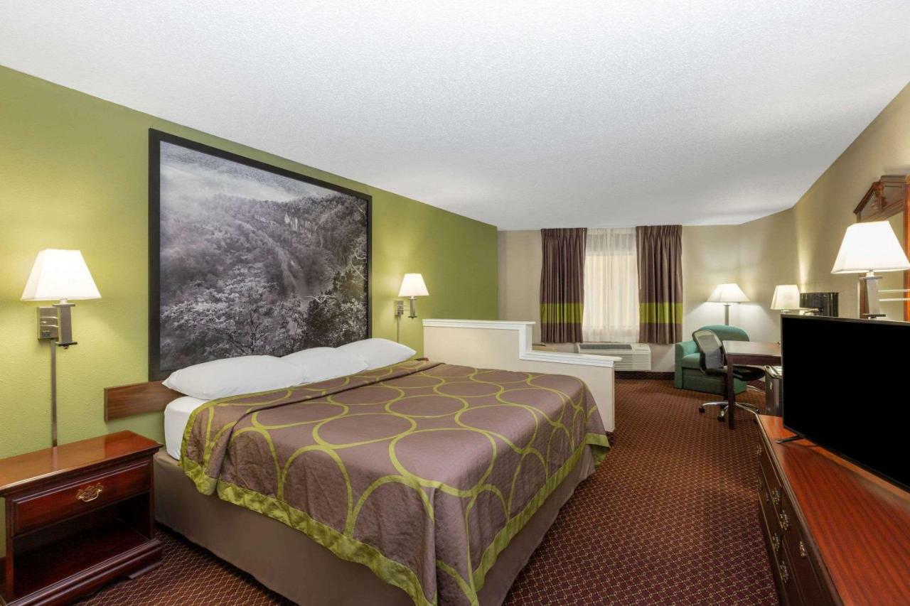 Junior King Suite with Pool Area - Non-Smoking