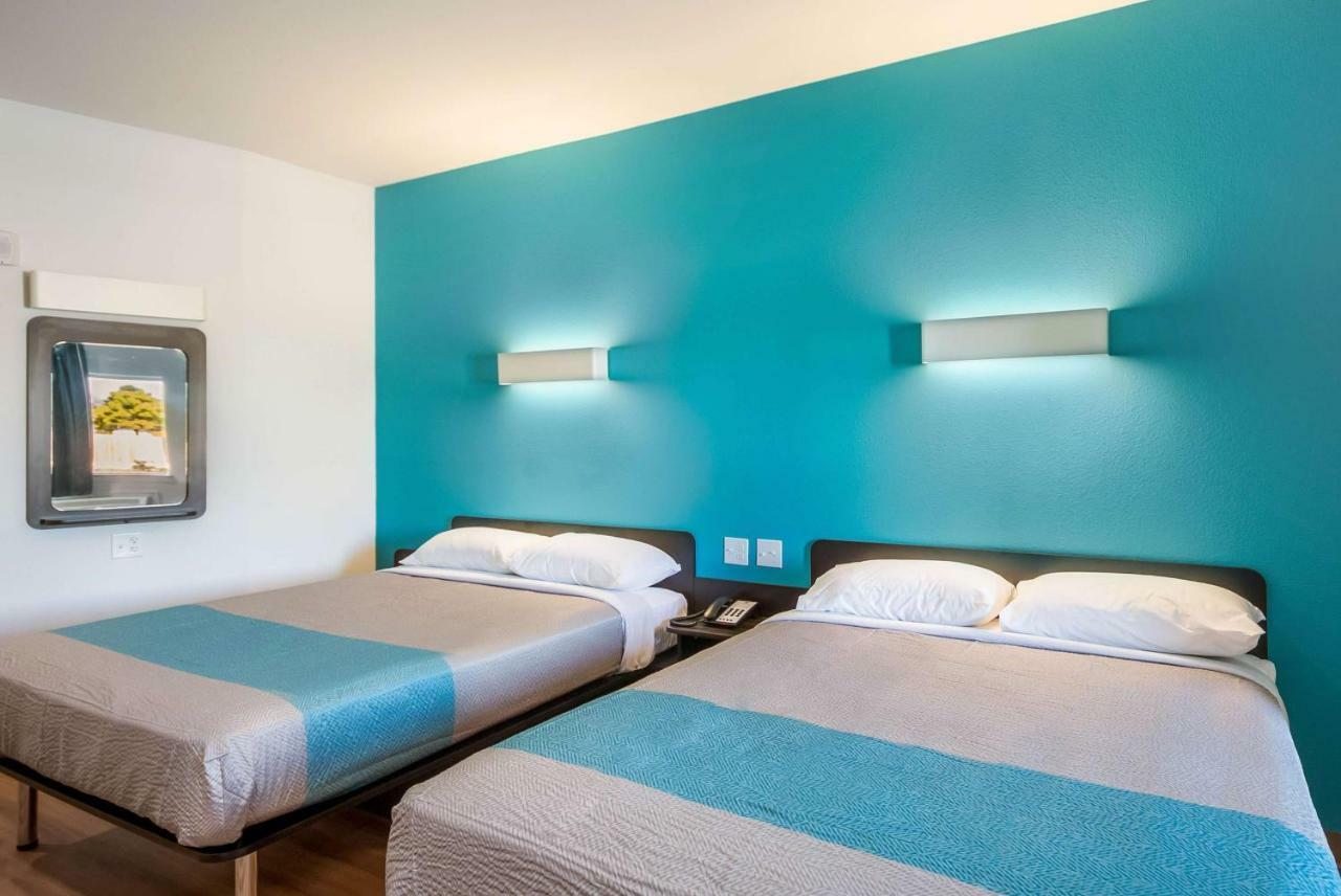Deluxe Queen Room Two Queen Beds Non-Smoking