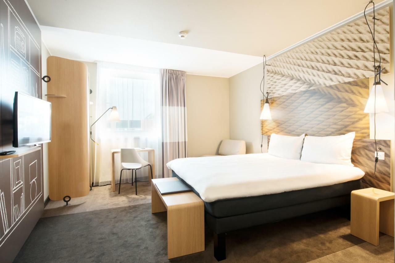 Queen Room extra bed