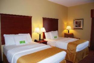 Double Room with Two Double Beds and Bath Tub - Mobility/Hearing Accessible - Non-Smoking