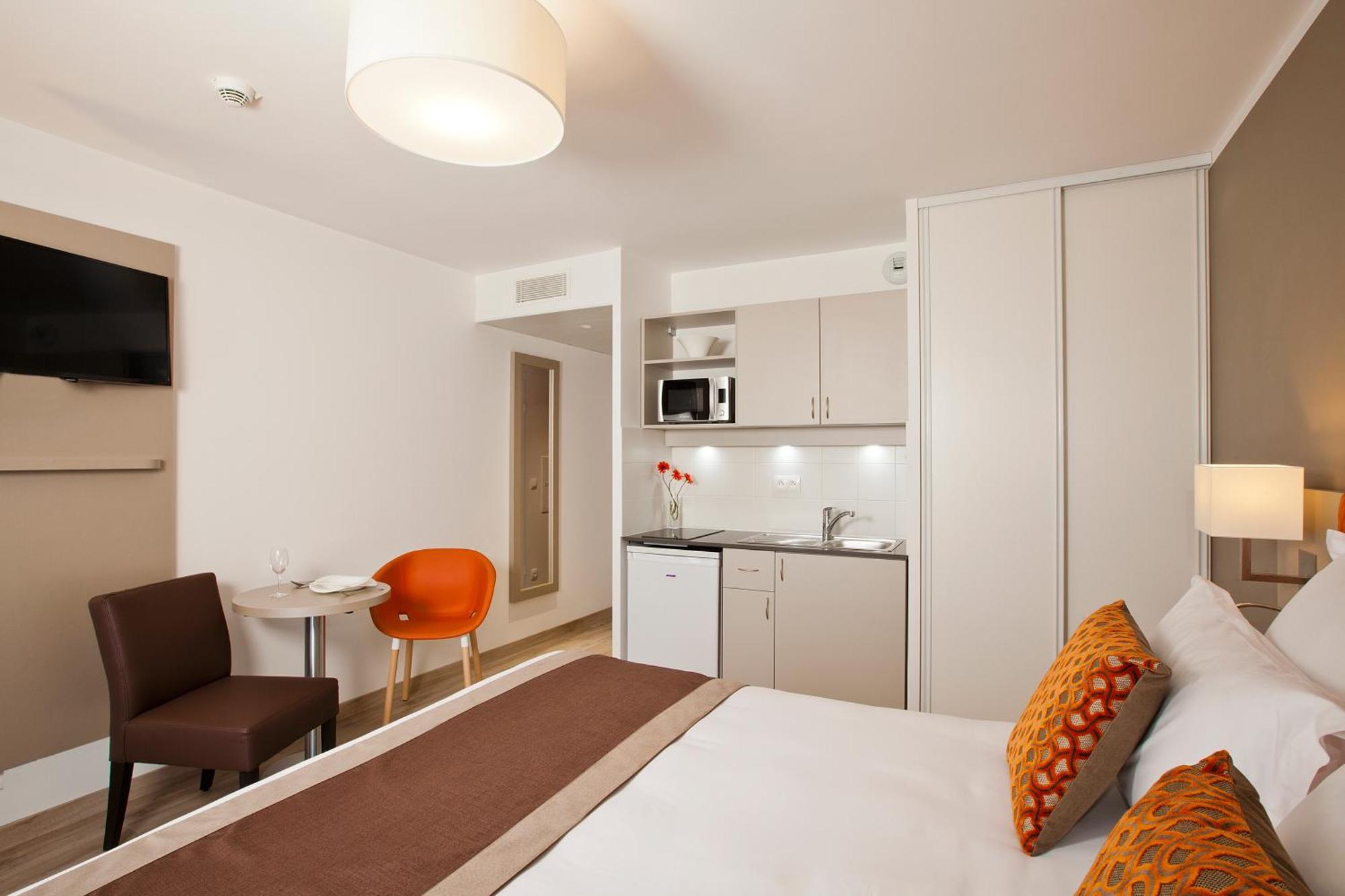 Estudio con 1 cama doble o 2 individuales