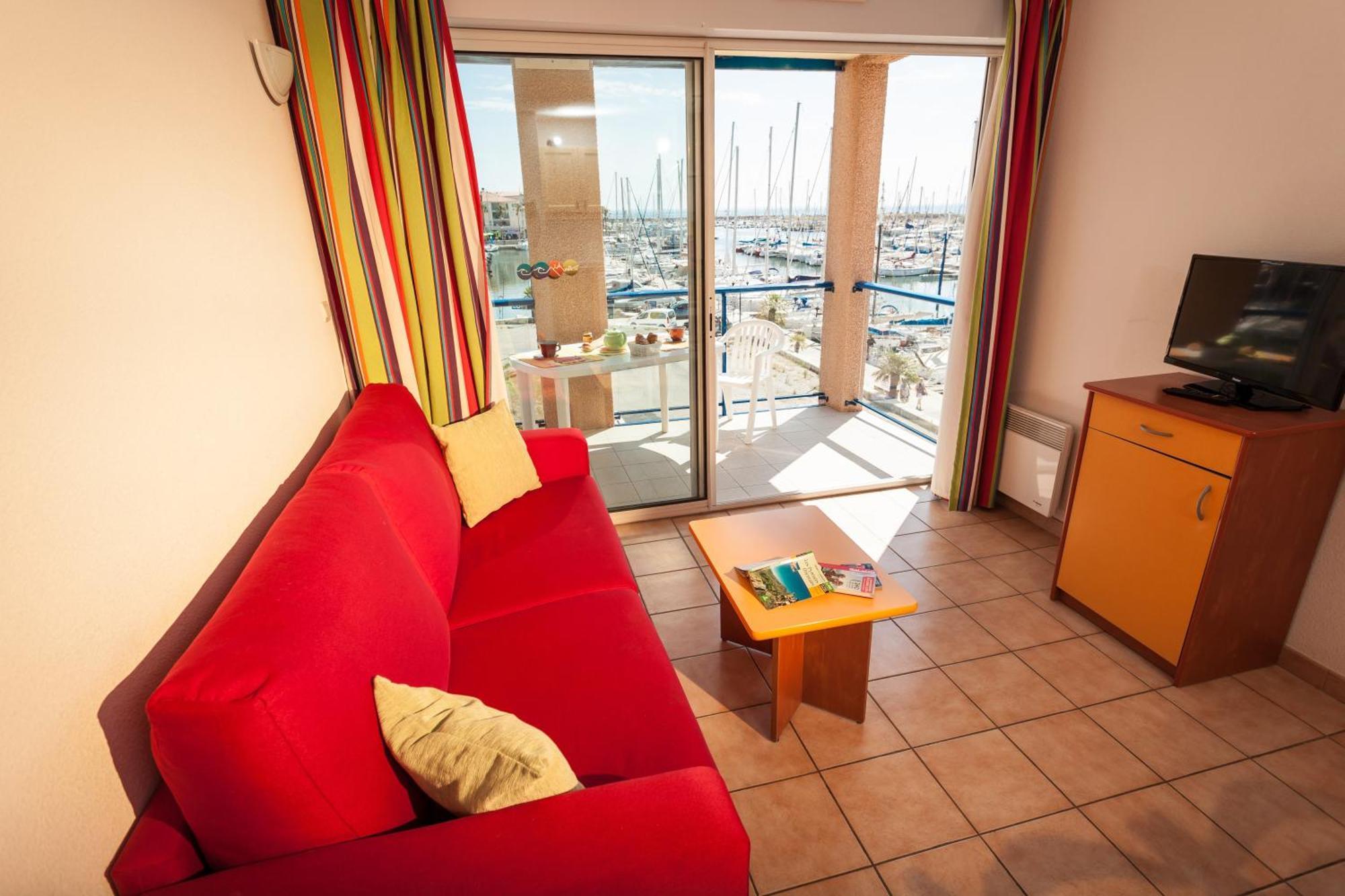 One-Bedroom Apartment Harbour Side,1279307776:JPEG
