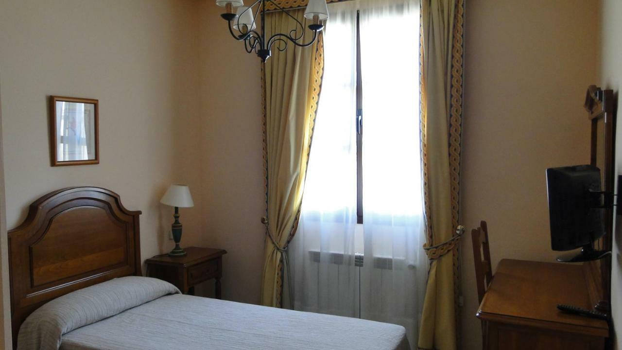 Single Room,844151861:JPEG